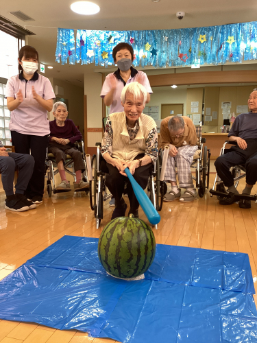 ガーデンハイツ春江 新館2階 スイカ割行事
