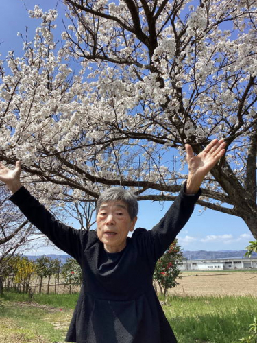 ガーデンハイツ春江　本館1階　お花見と手形取り