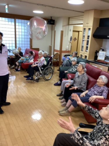 ガーデンハイツ春江新館2階　7月の誕生日会