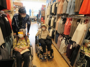 プライムハイツ春江　西の丸「お買い物へ」